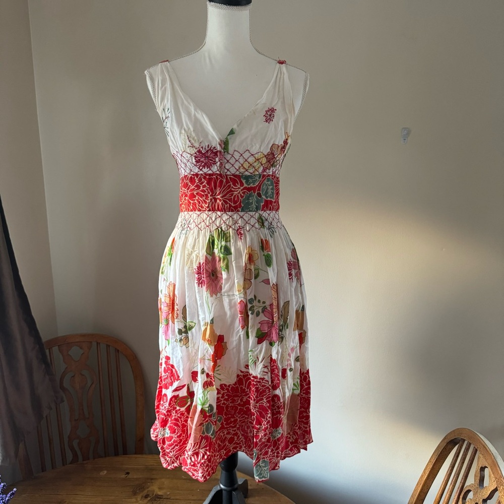 Mason Derhy Summer Dress from France Size Small
Does have some underarm staining